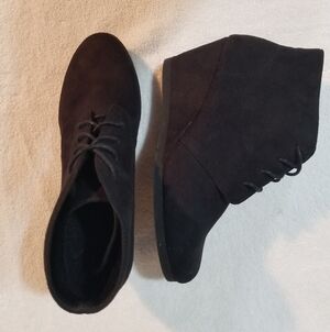 💕 3/$15 American Eagle Black Suede Wedge Booties Women’s 9.5